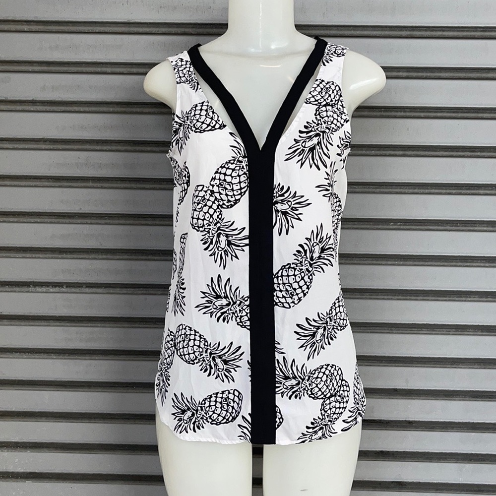 Candie’s White & Black Pineapple Sleeveless Top Size S
